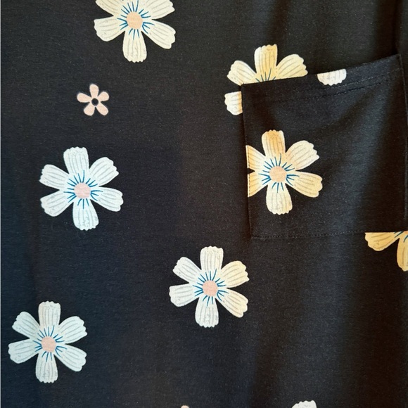 Floral Black Short Sleeve Women's Top - Picture 2 of 3